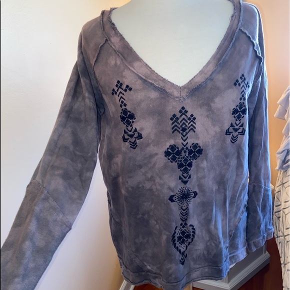 Free People☮️ -v-neck raw edges black embroidery on tie dye pull over sweatshirt - Picture 3 of 7